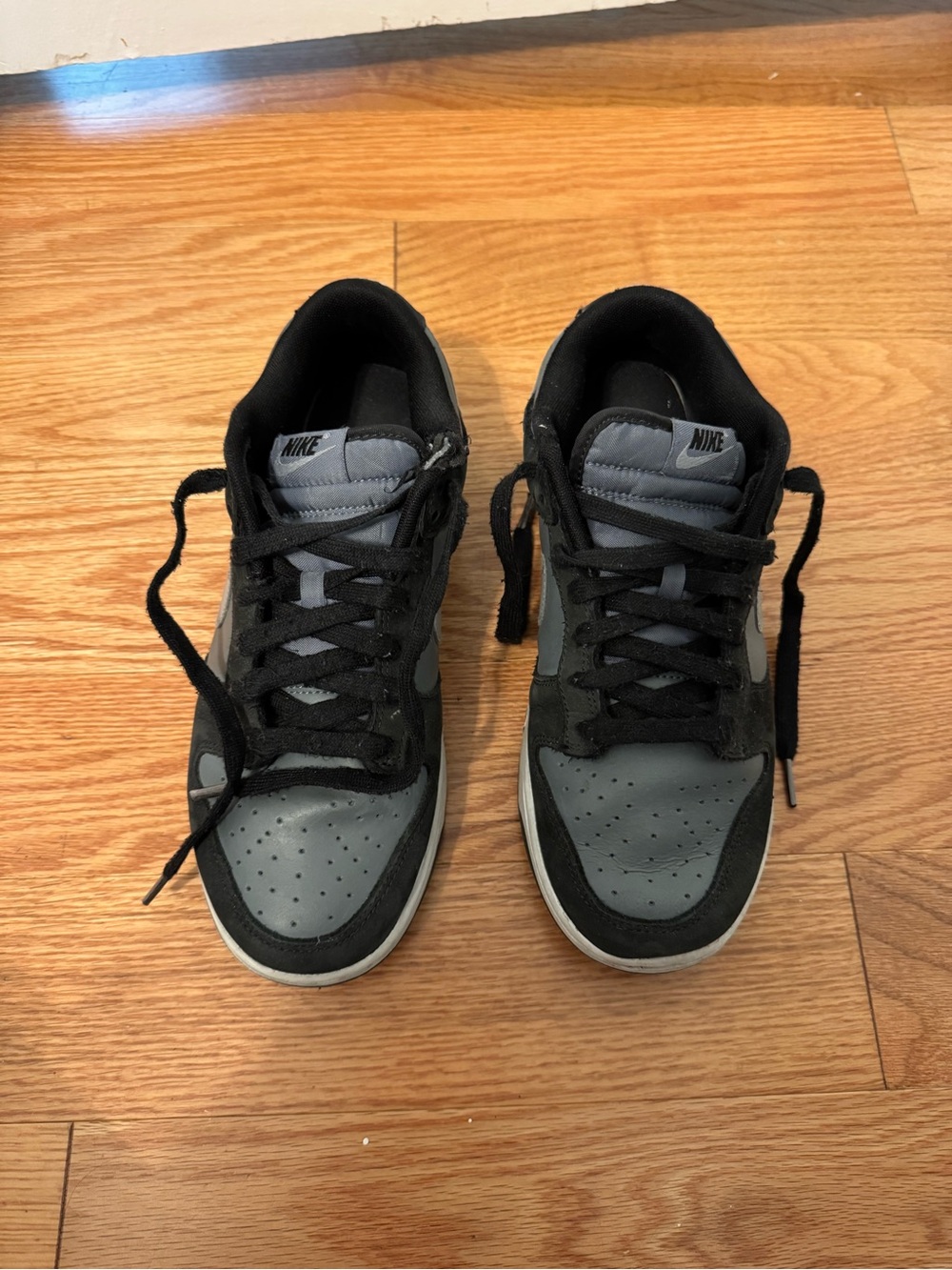 Nike Men’s Low-Top Sneakers in Black & Gray